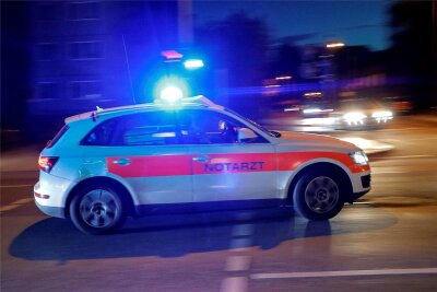 Auffahrunfall in Treuen: Frau verletzt ins Krankenhaus gebracht - Bei einem Auffahrunfall in Treuen verletzte sich eine 28-Jährige leicht.