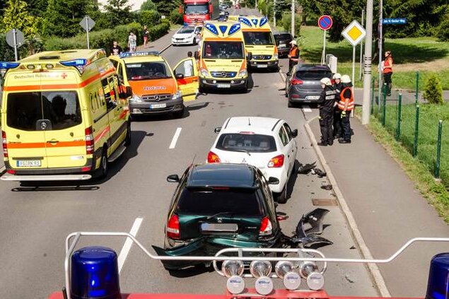 Aufgefahren: Mehrere Verletzte bei Unfall in Freiberg - 