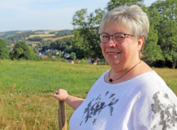 Aufhören? Jetzt noch nicht - Ruhe findet Steffi Schädlich an einem Aussichtspunkt nahe der Talsperre Lichtenberg. Am 4. September möchte sie als Bürgermeisterin wiedergewählt werden. 