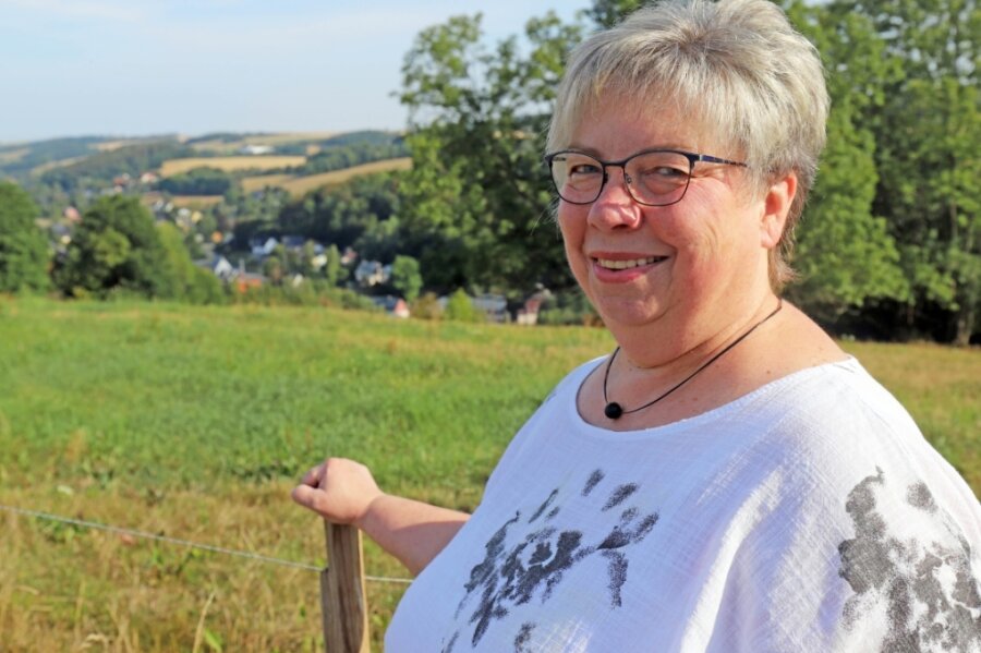 Aufhören? Jetzt noch nicht - Ruhe findet Steffi Schädlich an einem Aussichtspunkt nahe der Talsperre Lichtenberg. Am 4. September möchte sie als Bürgermeisterin wiedergewählt werden. 