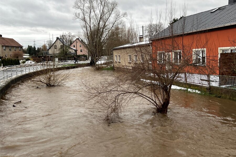 Aufräumen nach dem Hochwasser in Hainichen und Frankenberg - Hochwasser an Heiligabend 2023 in Hainichen.