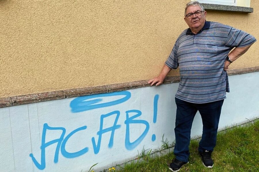 Aufruf zur Tötung? Staatsschutz ermittelt zu Graffiti in Wittgensdorf - Verärgerter Wittgensdorfer: Klaus Rupsch lebt in einem der Häuser, die in der Nacht zum 1. Mai mit Graffiti beschmiert wurden. 