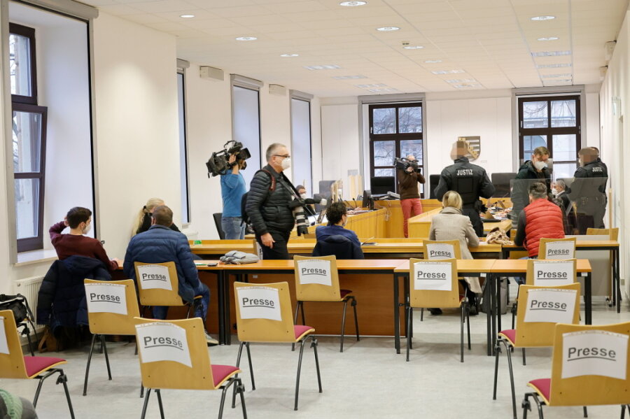 Auftakt im Chemnitzer Mangal-Prozess: Verteidigung sieht Schwachstellen bei Ergebnissen der Ermittlungen - 
