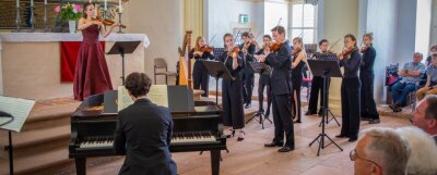 Auftakt mit Mozart und Vivaldi - Die 18 Musiker der Jungen Philharmonie Augustusburg unter Leitung von Kirchenmusiker Pascal Kaufmann wurden in den vier herausragenden und höchst anspruchsvollen Konzerten von mehr als 1450 Besuchern mit tosendem Applaus bedacht. 