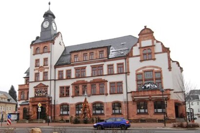Aus Angst um Familie: Thalheimer Bürgermeister-Kandidat gibt auf - Das Rathaus in Thalheim.