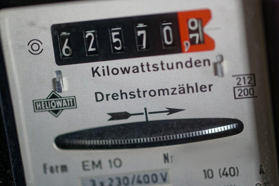 Aus Bequemlichkeit: Kunden zahlen Milliarden zu viel - Rund 10 Millionen Haushalte in Deutschland beziehen Strom über den Grundversorgungstarif und bezahlen damit mehr als sie müssten.