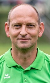 Aus der Halle zu den ersten Punkten - Langhennersdorf-Trainer Sven Butze.