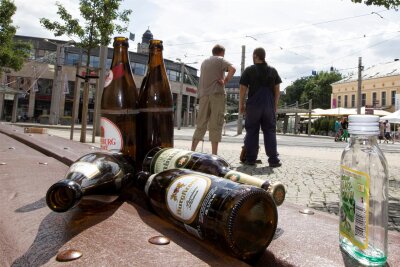 Aus der Plauener Facebookgruppe ins Rathaus: „Wir wollen Druck auf den Oberbürgermeister machen“ - Während Alkoholgelage am Postplatz mittlerweile verboten sind, finden sie anderswo in Plauen weiterhin statt. Auch diesen Missstand will eine Gruppe von Bürgern beim OB-Termin ansprechen.