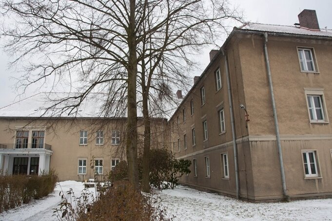 Aus Schwesternschule wird altersgerechte Wohnanlage - Das Gebäude der ehemaligen Medizinischen Fachschule an der Robert-Koch-Straße auf dem Zeller Berg.