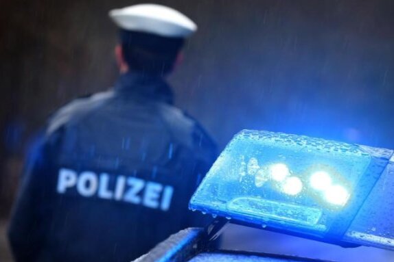 Nach dem Angriff auf zwei junge Männer in Chemnitz ermittelt die Polizei. (Symbolbild)