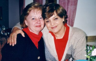 Aus Westsachsen in die Welt des Orients - Die Übersetzerin mit der Schriftstellerin Sahar Khalifa im Jahr 2002.