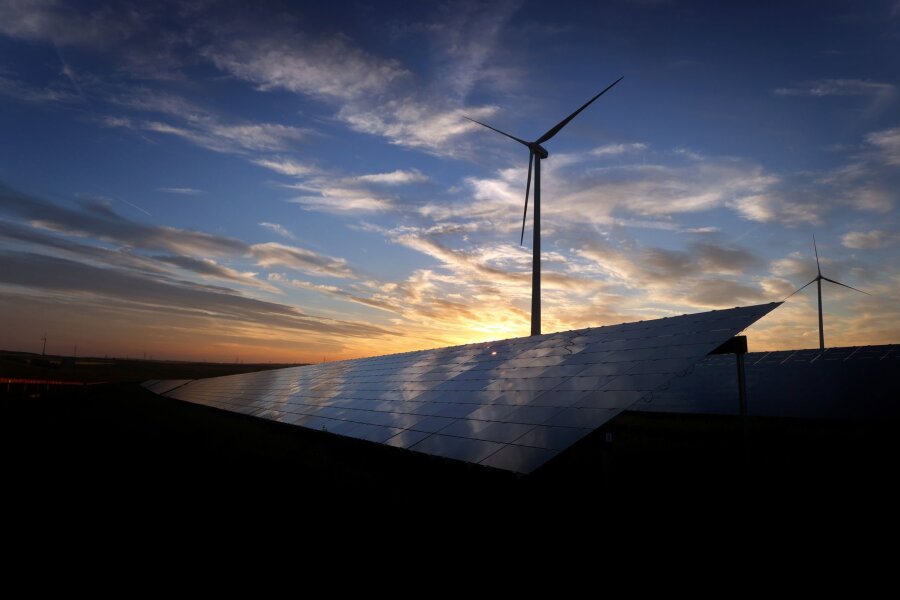 Ausbau erneuerbarer Energien in der EU kommt voran - Ein großer Teil des Zuwachses der EU-Kapazität bei Wind- und Solarenergie geht laut einem Bericht auf Deutschland zurück.