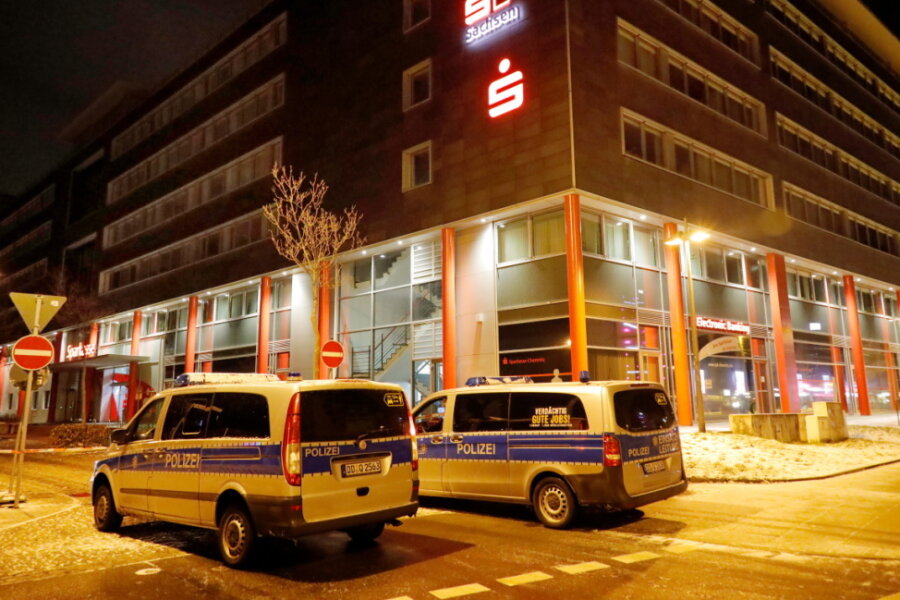 Auseinandersetzung im Zentrum von Chemnitz: Mann mit Messer schwer verletzt - Der Bereich wurde am Abend abgesperrt. 