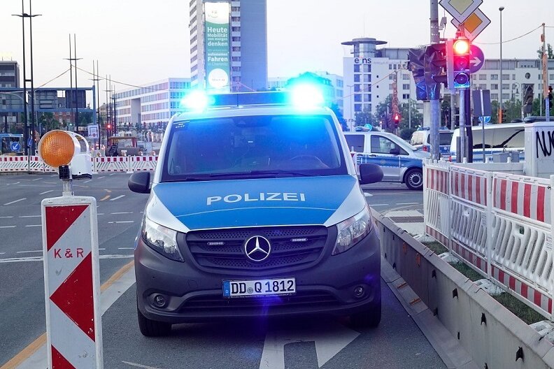Bei einer Auseinandersetzung in der Chemnitzer Innenstadt ist ein Jugendlicher am Freitagabend verletzt worden.