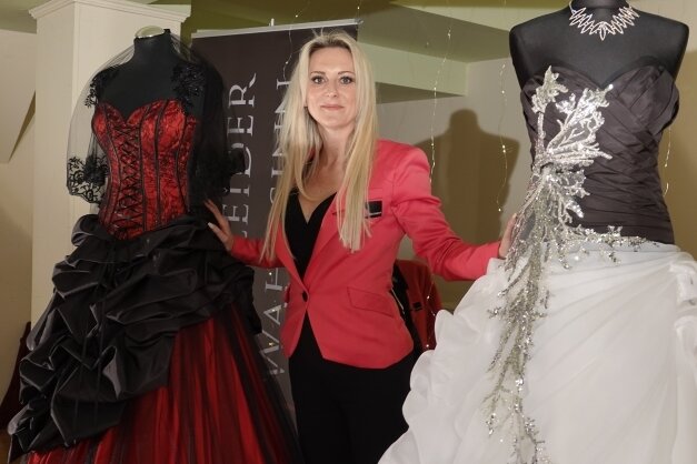 Ausgezeichnete Hochzeitsmode bei den "Traumtagen" - Ina Riedel, Inhaberin des "Kleiderwahnsinns" in Zwönitz, präsentierte bei der Hochzeitsmesse Brautmode. 