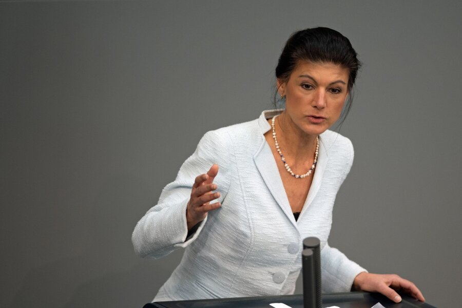Ausländer-Straftaten: Wagenknecht fordert Kanzleramts-Gipfel - Sahra Wagenknecht im Bundestag - bundesweit steht das BSW bei etwa fünf Prozent.