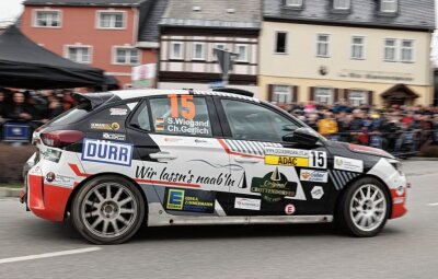 Ausnahmetalent hält Wort - Sepp Wiegand vom MC Grünhain gab vor der eigenen Haustür alles. Auch auf dem Rundkurs in der Klosterstadt, der sich bei der 58. ADAC-Rallye Erzgebirge wieder als Zuschauermagnet erwies. 
