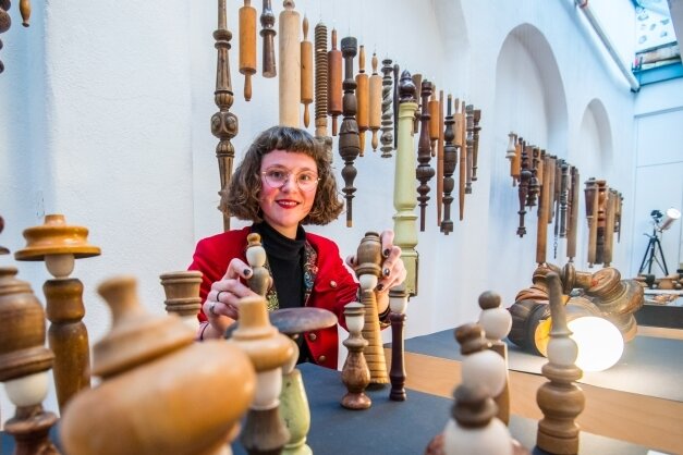 Ausstellung führt Handwerk und Design zusammen - Studentin Mira Müller zeigt innerhalb der Ausstellung im Schmeil-Haus ihre Arbeit "Die Knaufmenschen". 