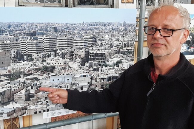 Ausstellung in Schwarzenberger Gotteshaus: Fotos zeigen, was Flüchtlinge aus ihrer Heimat treibt - Pfarrer Christian Kurzke, Beauftragter für Nahostarbeit der evangelischen Kirche in Mitteldeutschland, zeigt jetzt in Schwarzenberg 141 großformatige Fotos zur Lage in Libanon, Syrien - hier Aleppo - und Irak. 