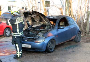 Auto in Rabenstein in Flammen - 