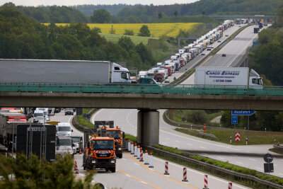 Autobahn wegen Fahrbahnausbesserung voll gesperrt - 