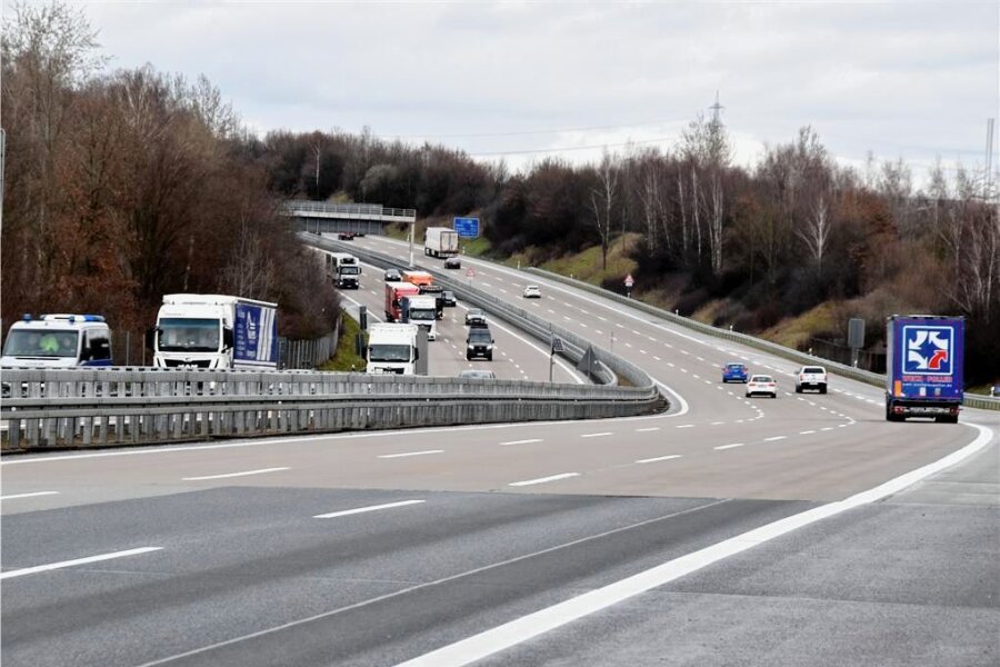 Autobahnabfahrt Frankenberg wochenlang dicht - Autobahn A 4 nahe Frankenberg: 8,3 Kilometer Strecke in Fahrtrichtung Görlitz werden jetzt grundhaft erneuert. Die Arbeiten sollen bis Oktober dauern. 