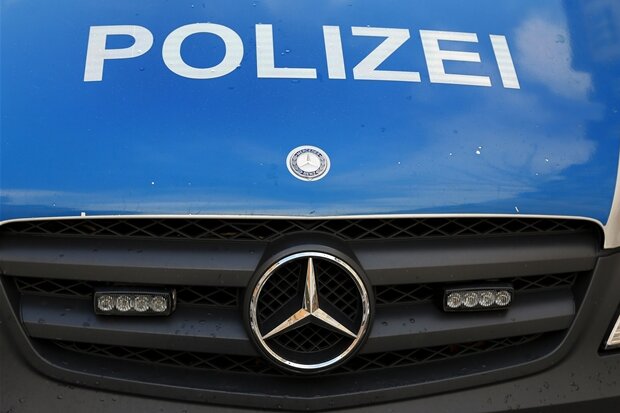 Autofahrer greift mit Spray an: 19-Jähriger in Burgstädt verletzt - 