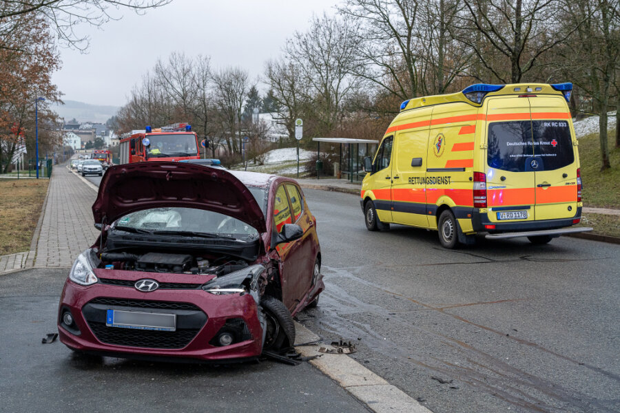 Autofahrer stirbt bei Unfall in Auerbach/V.