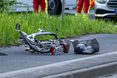 Autofahrer verletzt in Chemnitz Radfahrerin: Gericht verhandelt ähnlichen Fall mit verletzten Jugendlichen - In sieben Fällen starben Menschen 2022 laut Statistik der Polizeidirektion Chemnitz bei Fahrradunfällen. Die Zahl der Verletzten ist deutlich höher.