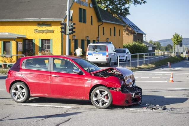 Autofahrerin bei Auffahrunfall verletzt - 