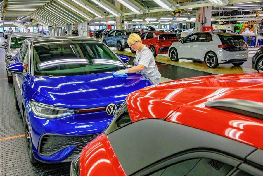 Autoland Sachsen: Anstieg der E-Auto-Produktion in diesem Jahr erwartet - E-Auto-Produktion bei Volkswagen in Zwickau. 