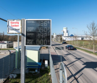 Automatentankstelle in Penig: Bezahlt wird gleich an der Tanksäule - Die Automatentankstelle im Gewerbegebiet Penig-Wernsdorf ist seit gestern in Betrieb. 