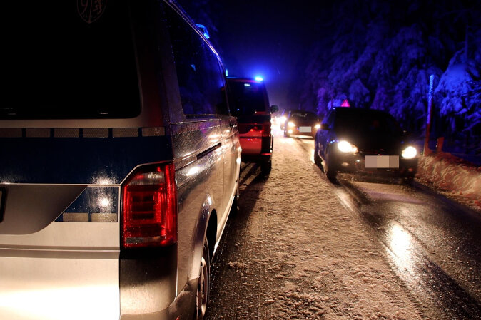 Autos driften auf Parkplatz in Oberwiesenthal - Polizei schreitet ein