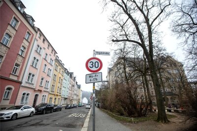 Autos müssen in der gesamten Plauener Südvorstadt künftig langsamer fahren - Vor der Schule gilt schon jetzt tagsüber Tempo 30. Nun wird die Begrenzung auf die Südvorstadt ausgeweitet.