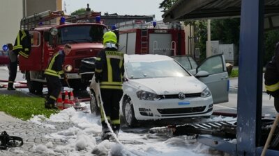 Autotransporter brennt - 90.000 Euro Schaden - 