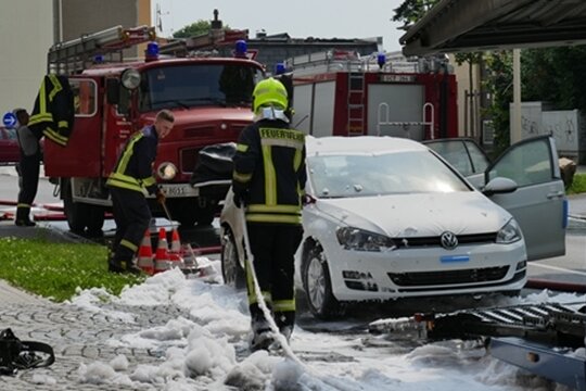 Autotransporter brennt - 90.000 Euro Schaden - 