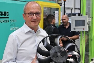 Autozulieferer investiert in neue Halle - Geschäftsführer Jochen Krug und sein Unternehmen planen den Bau einer neuen Produktionsstätte in Meerane. 