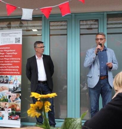 Flöhas Oberbürgermeister Volker Holuscha, Awo-Geschäftsführer Jörg Lehmann und Klaus Wortmann (v.r.) von Immo-Projekt begrüßten die Gäste beim Tag der offenen Tür des AWO-Sozialzentrums in Flöha. 
