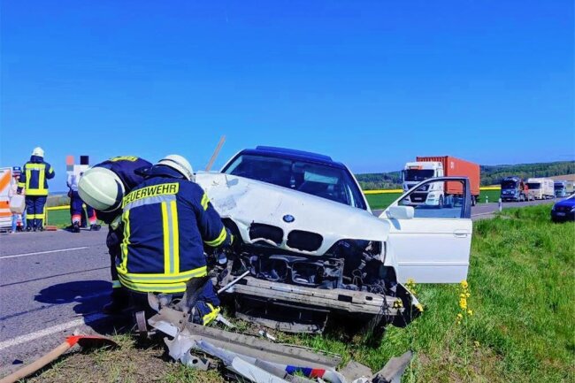 B 101 Bei Großschirma: Drei Verletzte Nach Schwerem Unfall