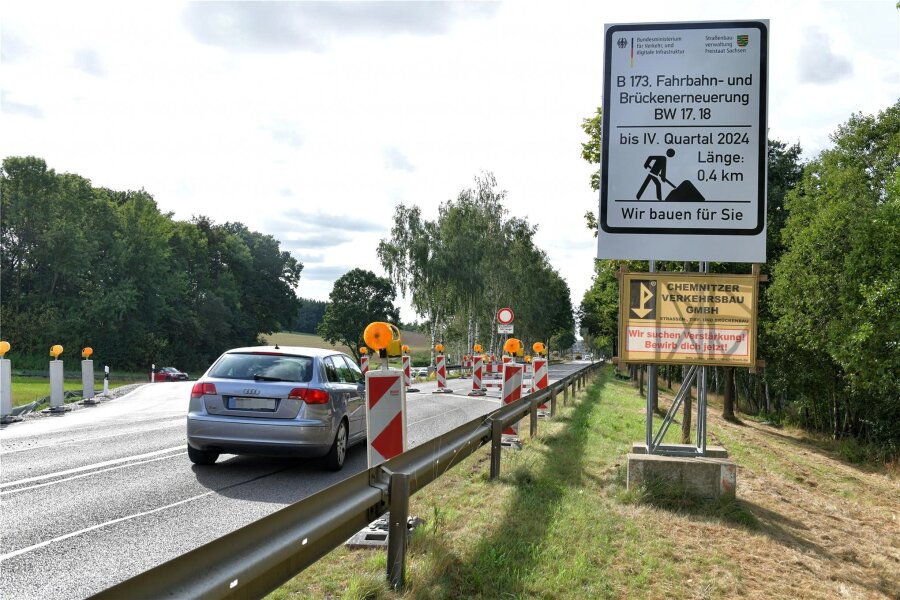 B 173 bei Freiberg: Wie der Verkehr auf der Umfahrung rollt - Autofahrer aus Freiberg in Richtung Chemnitz (und auch in der Gegenrichtung) müssen jetzt an der Baustelle nahe Kleinschirma eine Umfahrung nutzen.