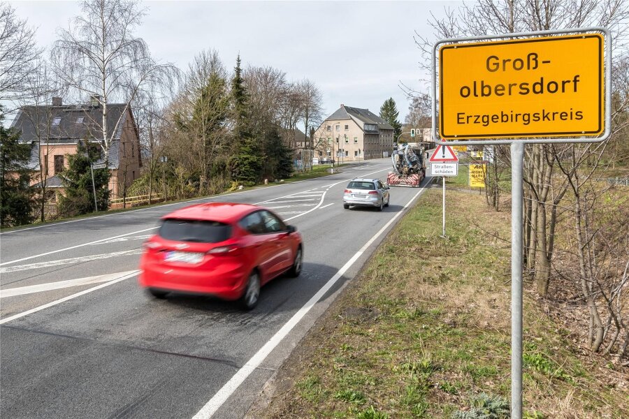 B 174 ab Dienstag dicht: Autofahrer müssen zwischen Marienberg und Chemnitz wesentlich mehr Zeit einplanen - Im Bereich des Abzweigs kurz nach dem Ortseingangsschild Großolbersdorf sollen am Dienstag die Bauarbeiten auf der B 174 beginnen.