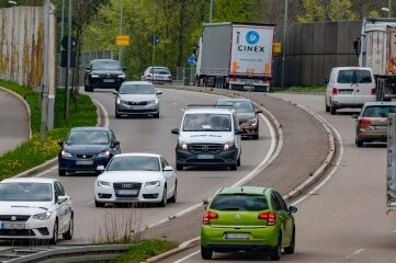 B 174: Anwohner wollen trotz Rückschlag nicht aufgeben - Von der A 72 und die Zschopauer Straße Richtung Tschechien: Die B 174 ist, was den Lkw-Verkehr angeht, eine der meistbefahrenen Bundesstraßen in Sachsen.