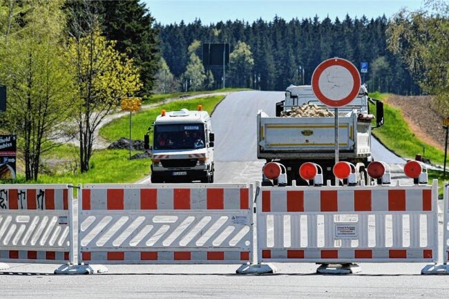 B 174: Vollsperrung zwischen Großolbersdorf und Heinzebank verlängert sich - Die Vollsperrung der B 174 zwischen Großolbersdorf und Heinzebank soll sich um einige Tage verlängern. 