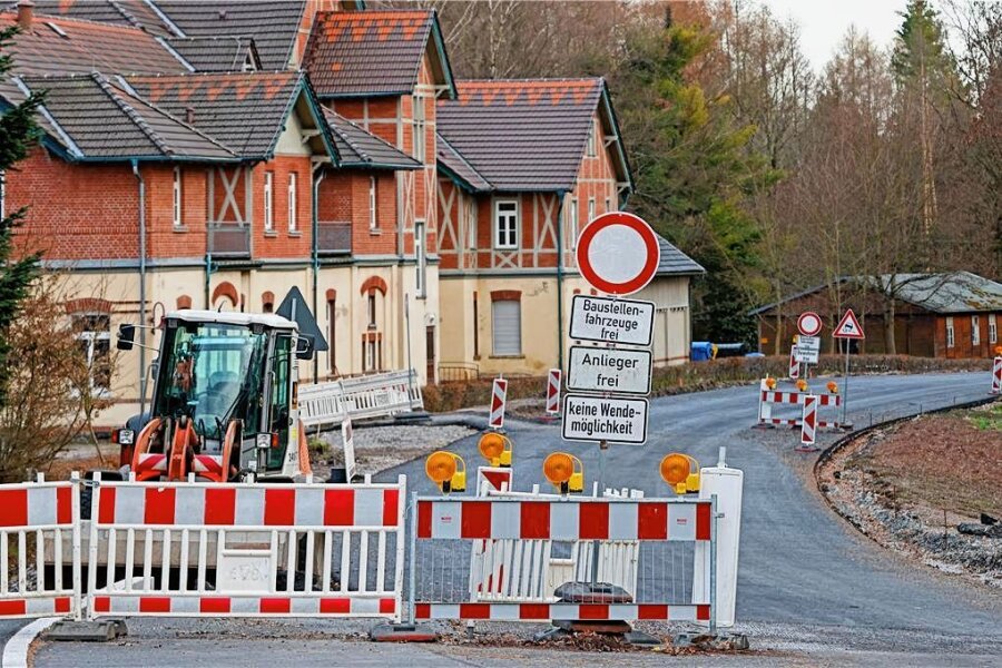 B 180: Auf dem Alten Sachsenring wird weitergebaut - Bis Ende April bleibt die B 180 gesperrt.