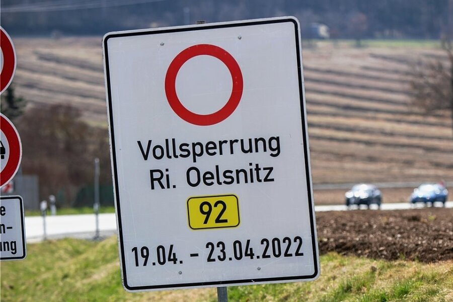 Wegen Markierungsarbeiten ist die Bundesstraße bei Oberlosa voraussichtlich bis Samstag gesperrt.