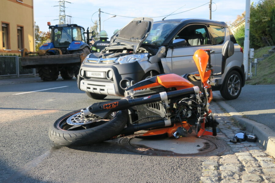B 93: Motorrad kollidiert mit Leichtkraftfahrzeug