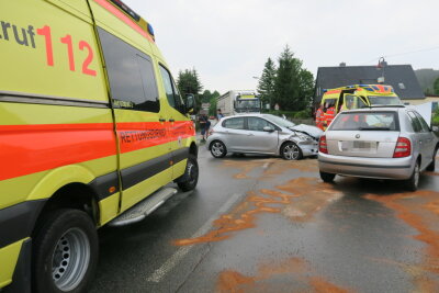 B101 bei Lauter: Drei Verletzte bei Verkehrsunfall - 