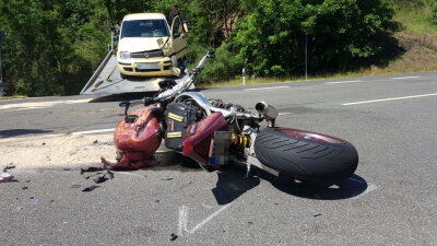 B173: Motorradfahrer bei Unfall schwer verletzt - 