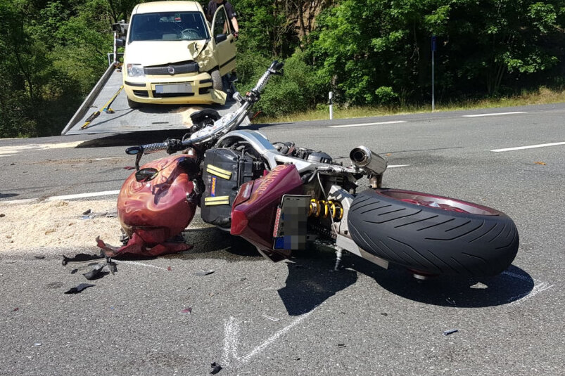 B173: Motorradfahrer bei Unfall schwer verletzt - 