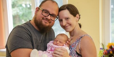 Baby Milena verhilft Krankenhaus zum Jubiläum - Für Jakob und Silvia Wachter ist Tochter Milena die größte Freude. Obendrein war es die 1000. Geburt 2015 im DRK-Krankenhaus.